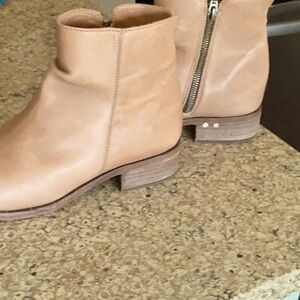 Beek booties in smooth tan leather